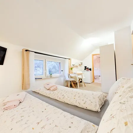 L7 - Urlaubsmagie - Kleine Am Wanderweg *